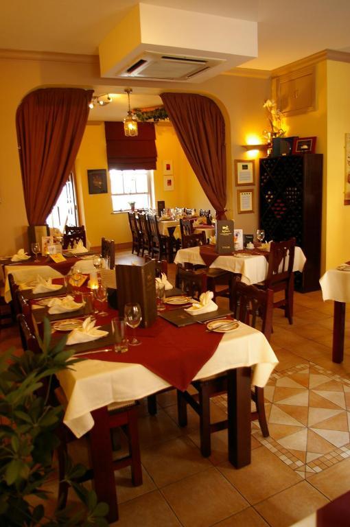 Befani'S Mediterranean Restaurant & Townhouse Clonmel Ngoại thất bức ảnh